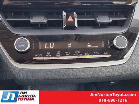 Used 2025 Toyota Corolla LE FWD image 19