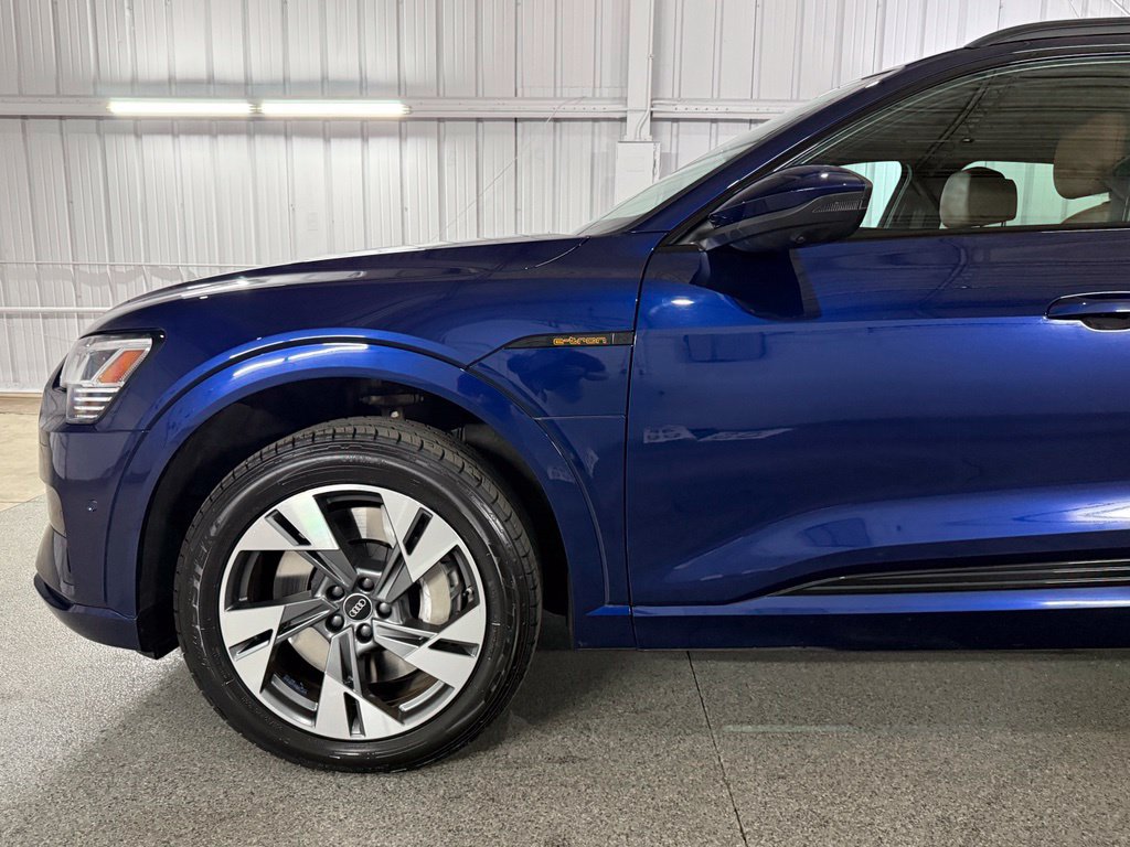 Used 2022 Audi e-tron Premium AWD/4WD image 16