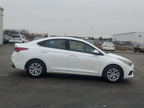 Used 2022 Hyundai Accent SE image 9