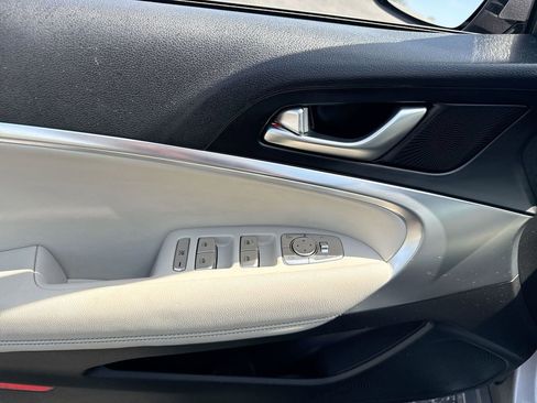 Used 2025 Genesis G70 2.5T AWD/4WD image 13
