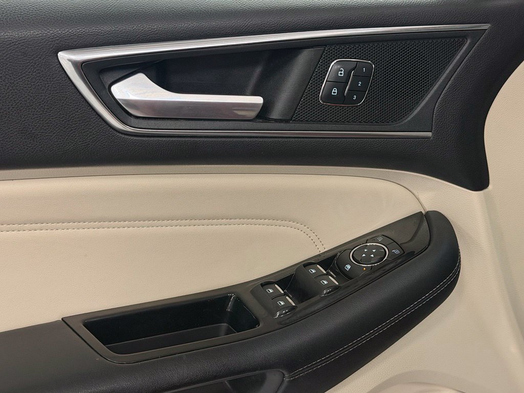 Used 2017 Ford Edge Titanium w/ Equipment Group 302A AWD/4WD image 13