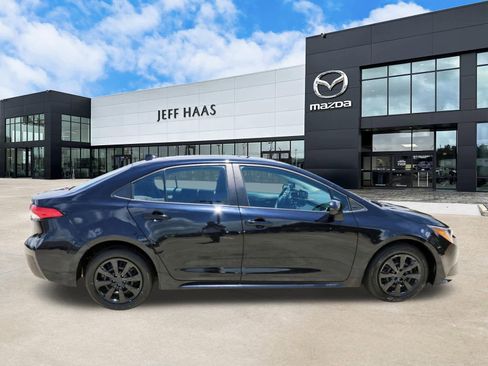 Used 2024 Toyota Corolla LE FWD image 5