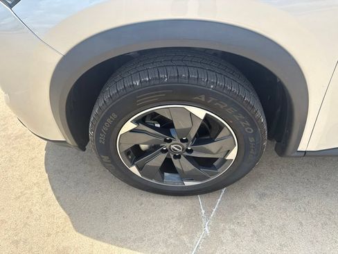 Certified 2025 Nissan Rogue SV AWD/4WD image 10