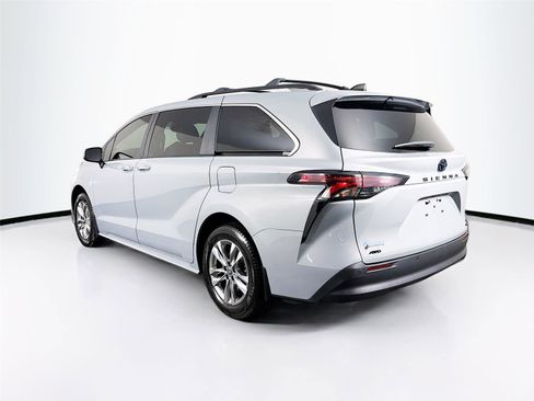 Used 2023 Toyota Sienna XLE Woodland Edition AWD/4WD image 9