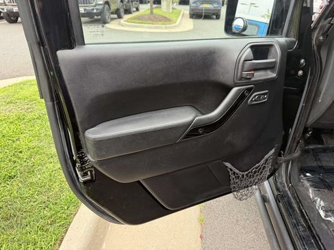 Used 2015 Jeep Wrangler Unlimited Sahara AWD/4WD image 30