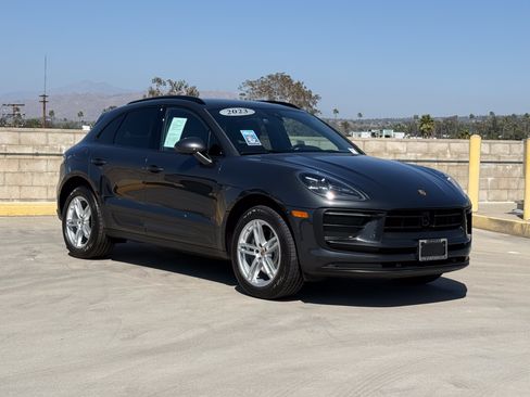 Used 2023 Porsche Macan AWD/4WD image 2