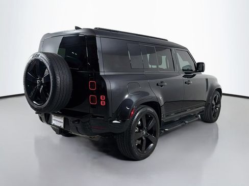 Certified 2025 Land Rover Defender 110 X-Dynamic SE AWD/4WD image 5