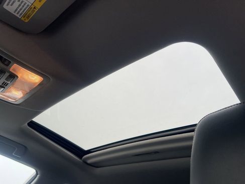 Used 2018 Toyota Highlander XLE image 12