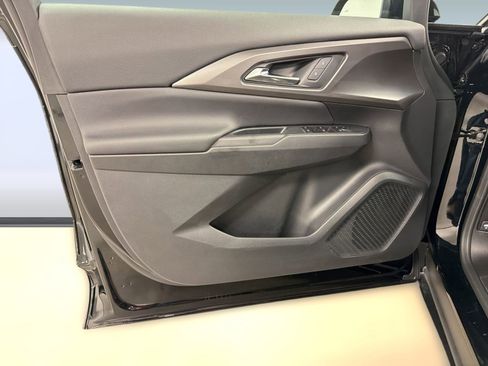 Used 2025 Chevrolet Equinox EV LT FWD image 18