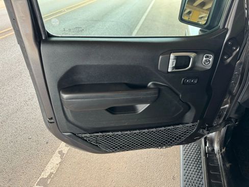 Used 2018 Jeep Wrangler Unlimited Sport S image 10