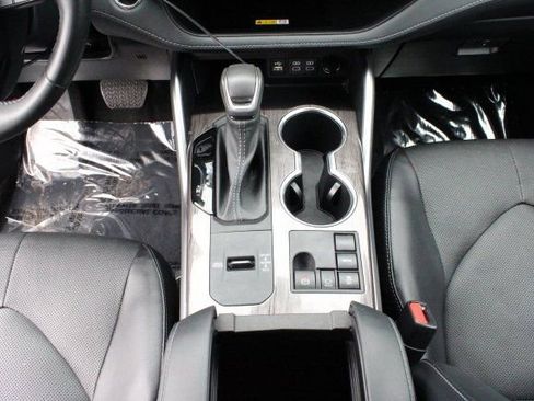 Used 2023 Toyota Highlander Limited image 13