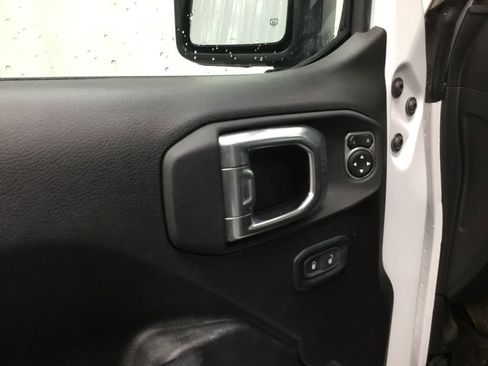 Used 2023 Jeep Wrangler Willys image 7