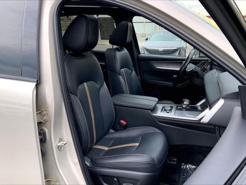 Used 2024 MAZDA CX-90 Plug-In Hybrid w/ Premium Plus AWD/4WD image 6