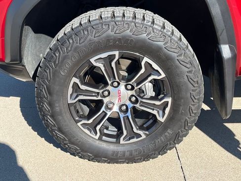 Used 2024 GMC Canyon AT4 w/ Technology Package image 28