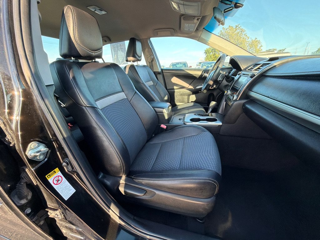 Used 2014 Toyota Camry SE FWD image 13