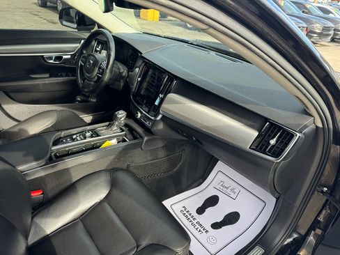 Used 2017 Volvo S90 T6 Momentum w/ Vision Package image 10