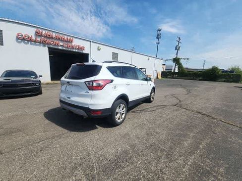 Used 2018 Ford Escape SE w/ SE Sync 3 Package AWD/4WD image 13