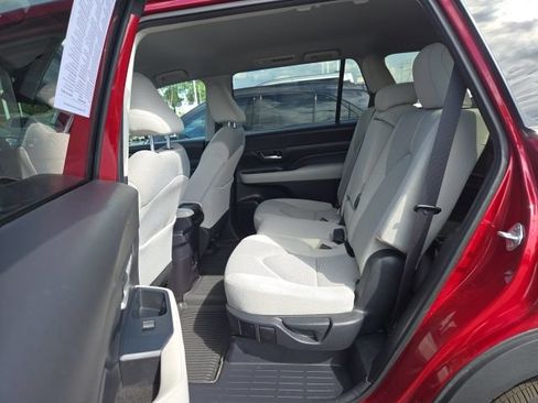 Used 2025 Toyota Grand Highlander FWD image 27