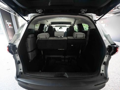 Used 2025 Toyota Sienna LE w/ LE Plus Package AWD/4WD image 28