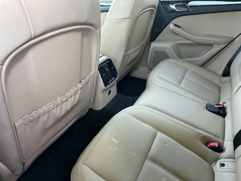 Certified 2025 Porsche Macan image 13