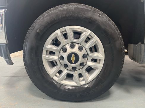 Used 2021 Chevrolet Silverado 2500 LT w/ Fleet Comfort Package AWD/4WD image 11