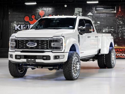 Used 2023 Ford F450 Platinum w/ FX4 Off-Road Package AWD/4WD image 8