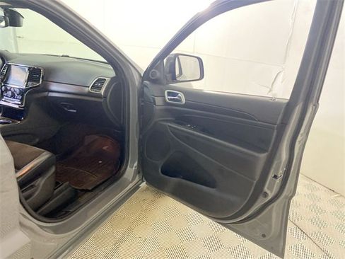 Used 2022 Jeep Grand Cherokee Laredo X image 36