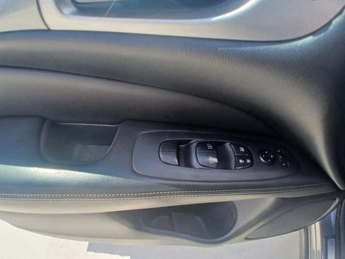 Used 2020 Nissan Pathfinder SL FWD image 19