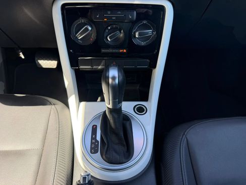 Used 2018 Volkswagen Beetle 2.0T Coast FWD image 14