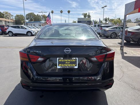 Used 2024 Nissan Altima 2.5 S FWD image 7