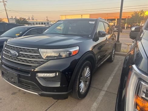 Used 2021 Ford Explorer King Ranch w/ Premium Technology Package RWD image 1