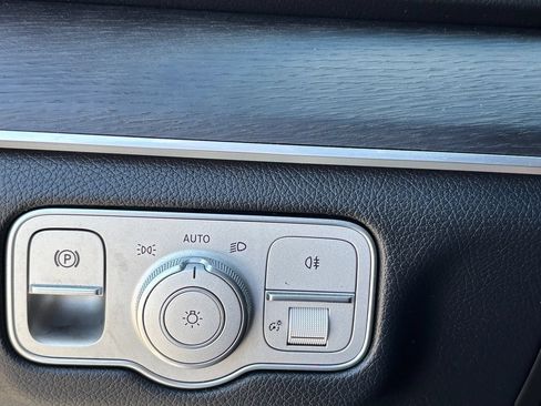 Used 2025 Mercedes-Benz GLE 350 4MATIC w/ AMG Line Exterior image 28