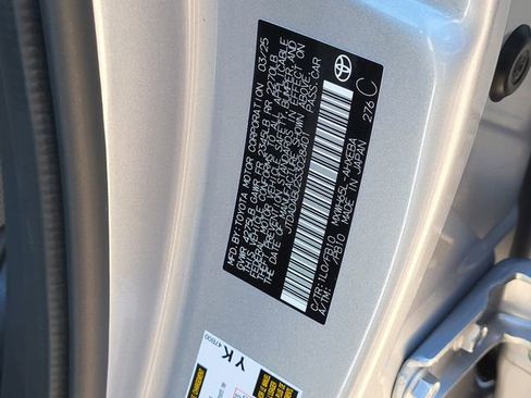Used 2025 Toyota Prius LE AWD/4WD image 29