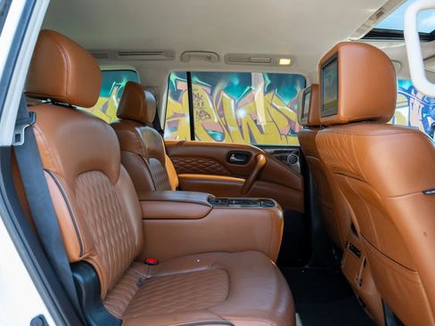 Used 2018 INFINITI QX80 4WD w/ Deluxe Technology Package image 10