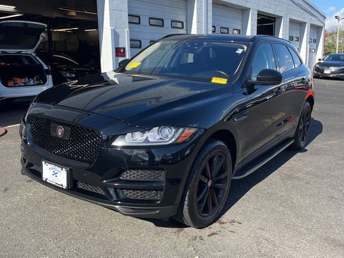 Used 2019 Jaguar F-PACE Prestige image 2