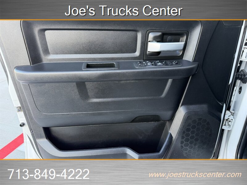 Used 2019 RAM 3500 Tradesman w/ Chrome Appearance Group RWD image 19