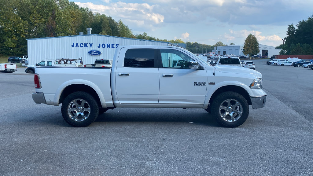 Used 2017 RAM 1500 Laramie w/ Convenience Group AWD/4WD image 4