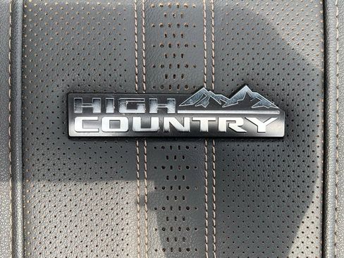 Used 2025 Chevrolet Silverado 2500 High Country w/ Technology Package AWD/4WD image 24