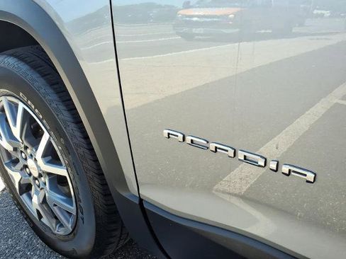 Used 2023 GMC Acadia SLT w/ Preferred Package AWD/4WD image 8