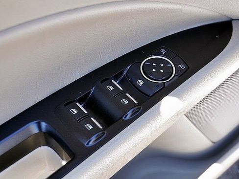 Used 2018 Ford Fusion SE w/ Fusion SE Technology Package FWD image 23
