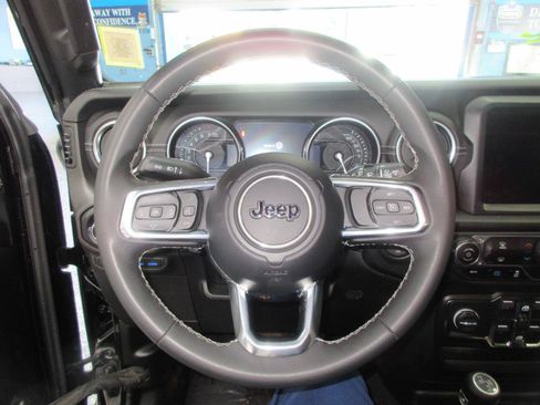 Used 2023 Jeep Wrangler Unlimited Sahara AWD/4WD image 16