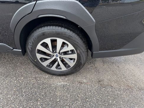 Used 2025 Subaru Outback Premium w/ Popular Package #1A image 10