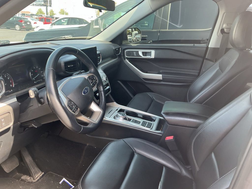 Used 2020 Ford Explorer XLT w/ Equipment Group 202A RWD image 16