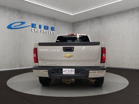 Used 2011 Chevrolet Silverado 2500 LT w/ Interior Plus Package image 3