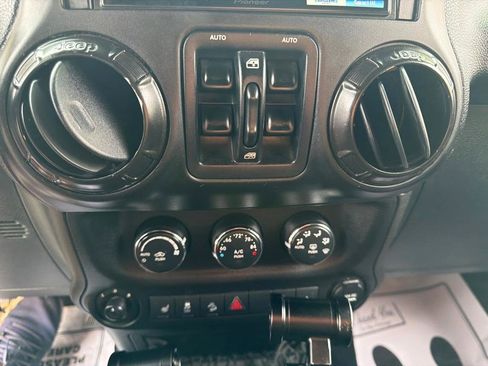 Used 2014 Jeep Wrangler Unlimited Sahara w/ Dual Top Group AWD/4WD image 35