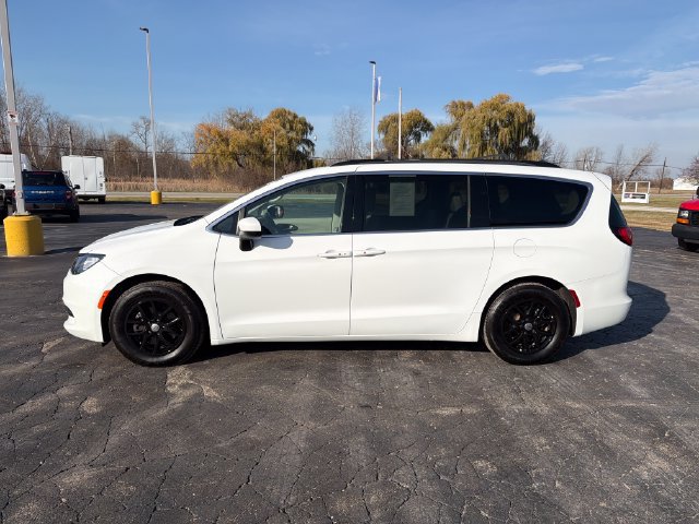 Used 2021 Chrysler Voyager Lxi FWD image 2