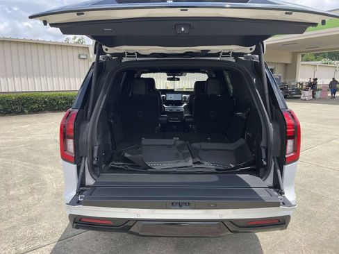 New 2025 Ford Expedition Platinum w/ Stealth Performance Package AWD/4WD image 10