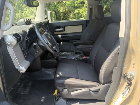 Used 2014 Toyota FJ Cruiser 4WD w/ Upgrade Package image 15