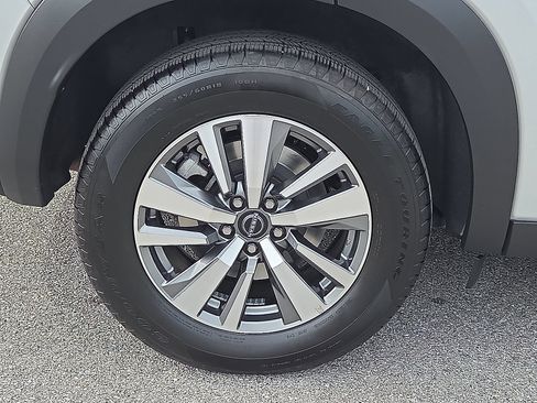 Used 2025 Nissan Pathfinder SL FWD image 7