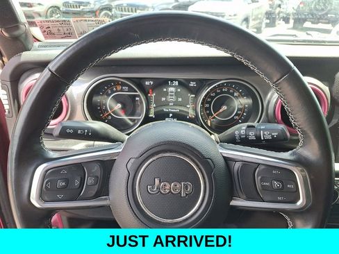Used 2022 Jeep Wrangler Unlimited Sahara AWD/4WD image 19